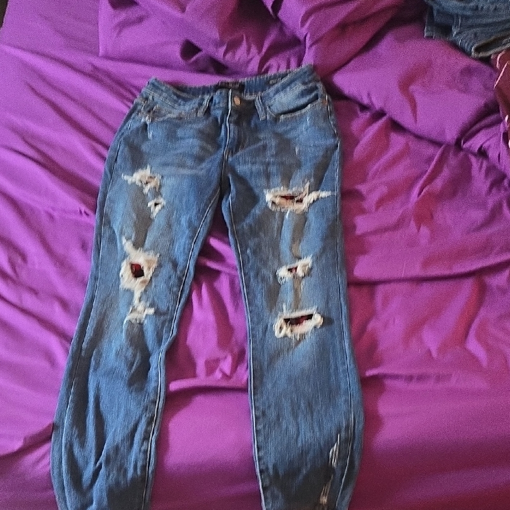 Judy Blue Distressed Skinny Jeans in Classic Blue